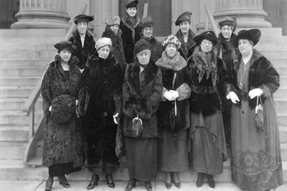 Black and white photo of women in 1913 at the start of WRJ